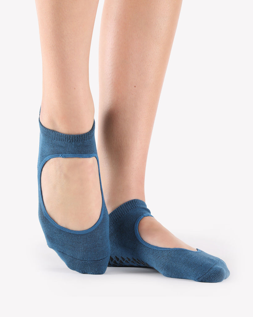 Pointe Studio Socks 🧡⁠ Long-lasting silicon grip extends from heel to toe,  allowing you to maintain your balance, focus on your breathing, …