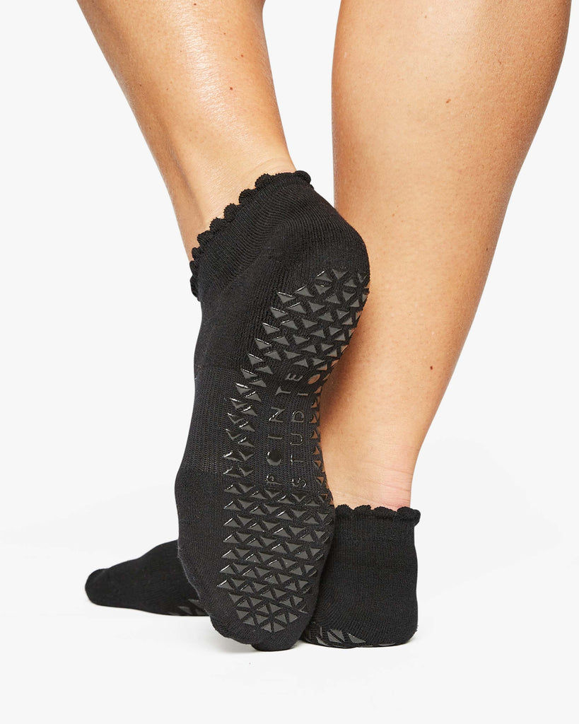 A fan favorite: Flow Black & Sheer Gala grip socks ✨ Sheer top